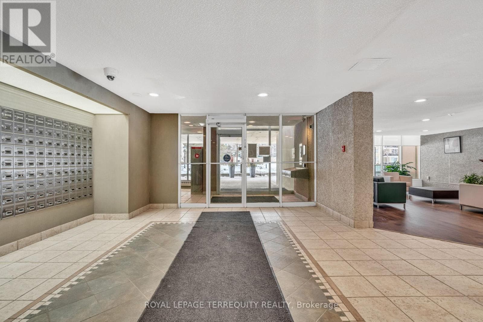 410 - 812 BURNHAMTHORPE ROAD photo 2