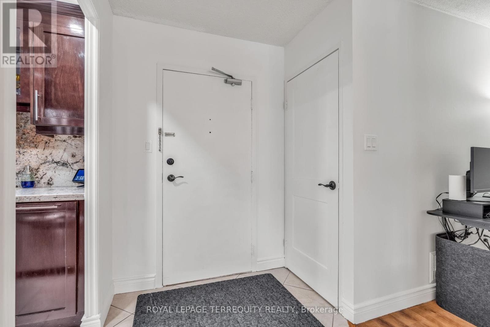 410 - 812 BURNHAMTHORPE ROAD photo 5