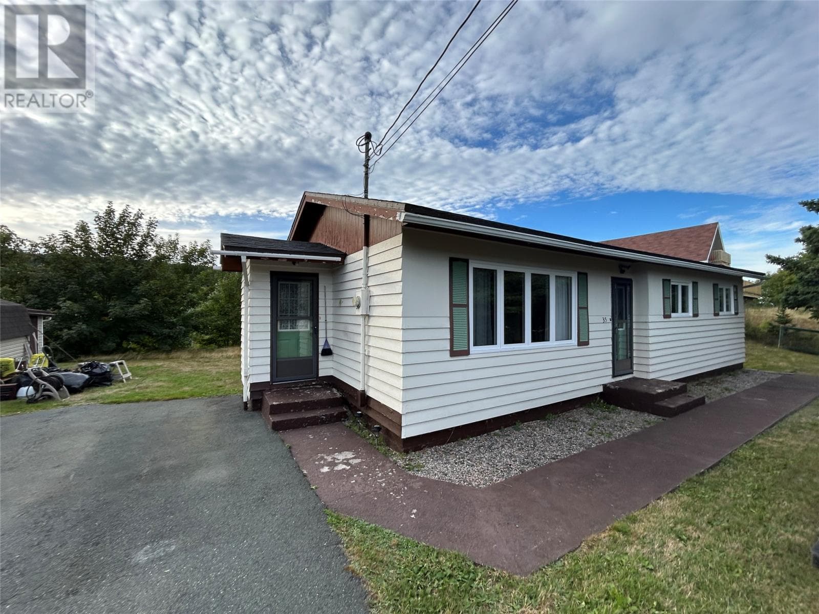 3 bed 1 bath single family at 35 Harbour Drive — $200,000