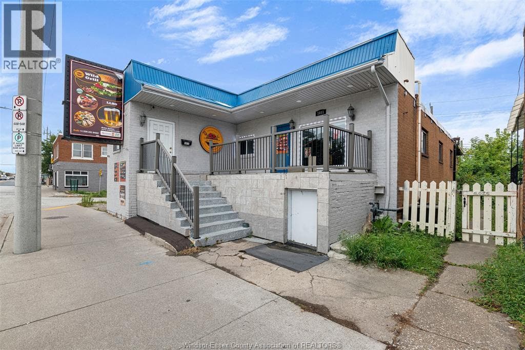 1011 WYANDOTTE West photo 2