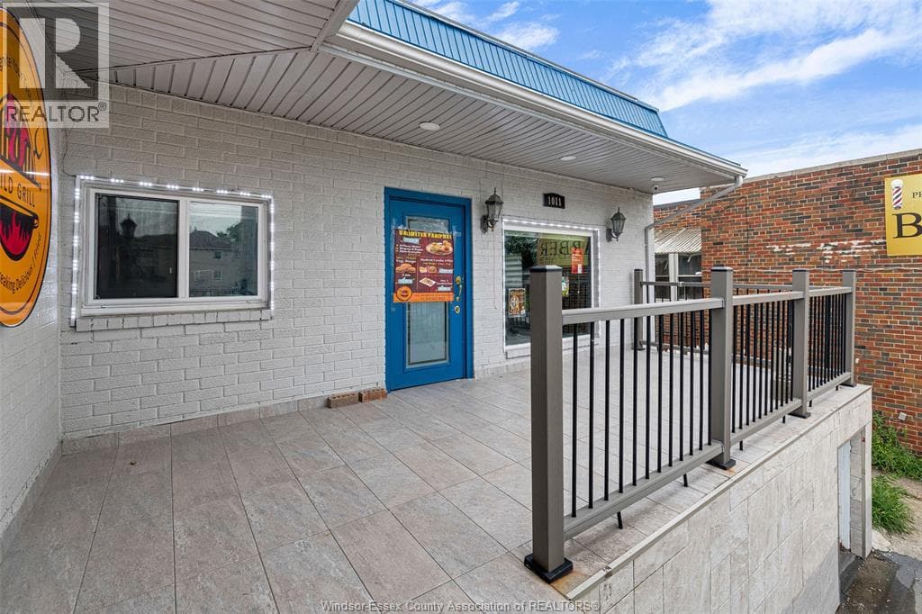 1011 WYANDOTTE West photo 5