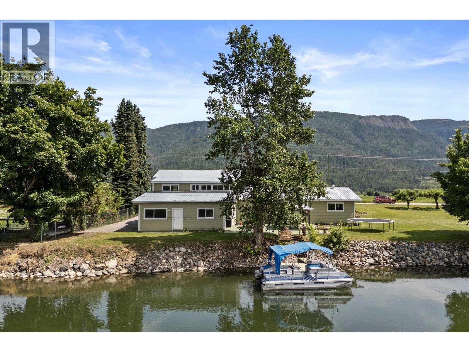 5 bed 3 bath single family at 7088 97A Highway — $724,900