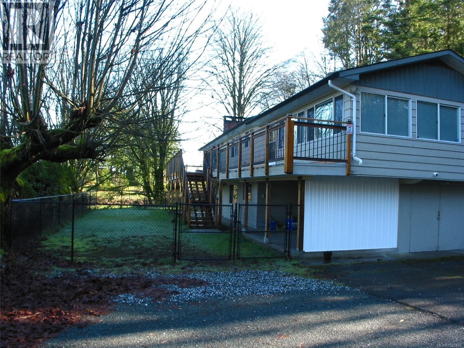 2765 Cameron Taggart Rd photo 2