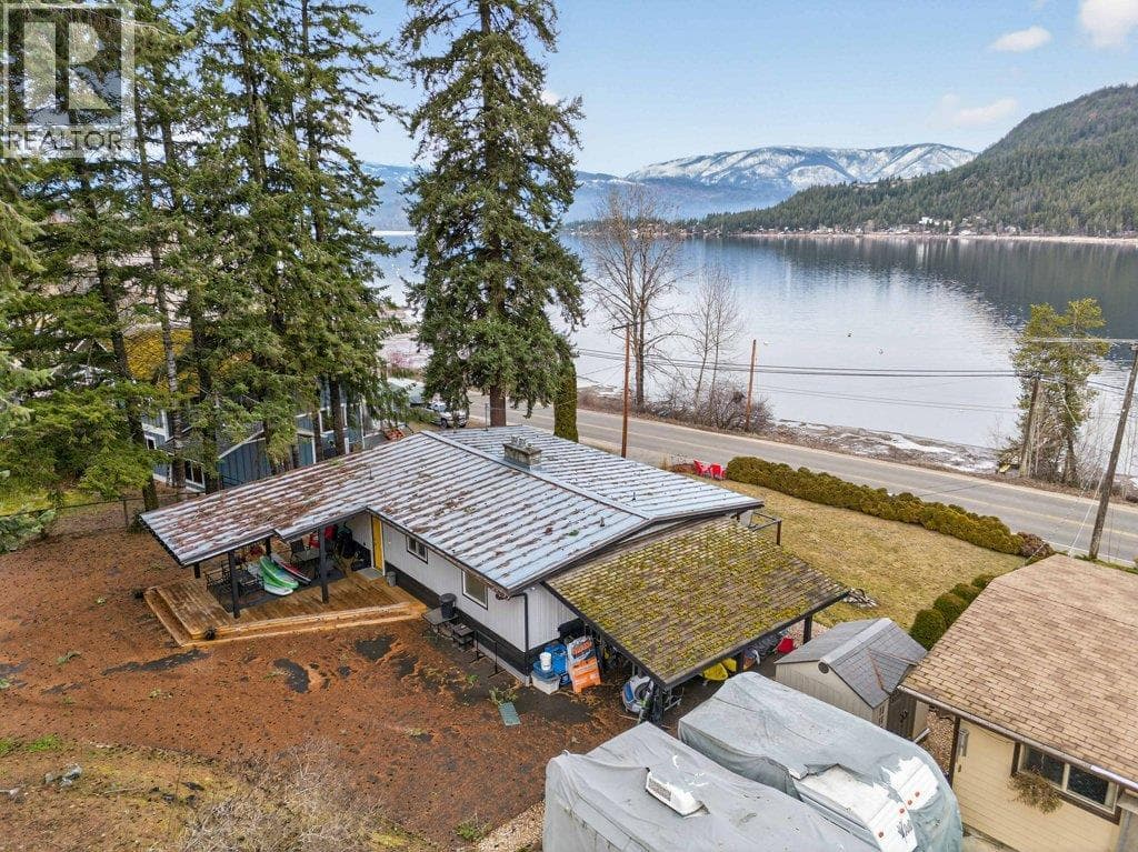 2622 Blind Bay Road photo 2