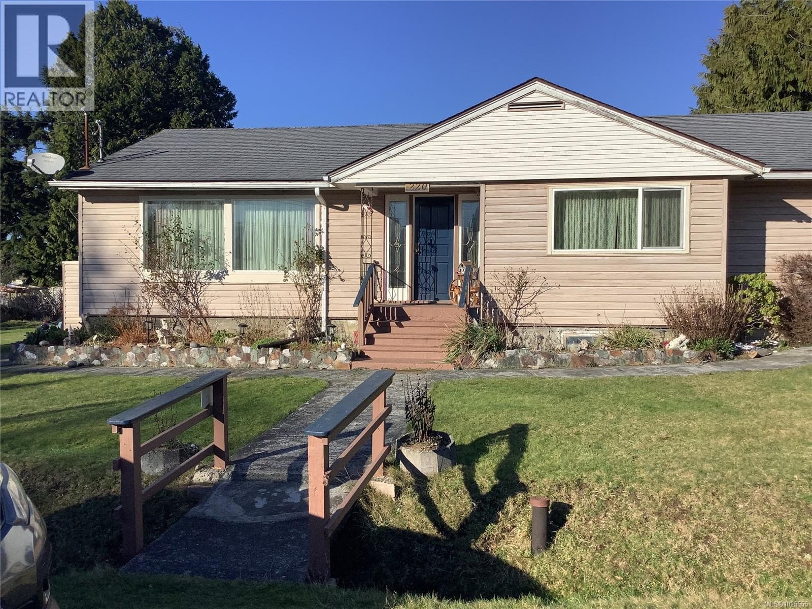 3 bed 1 bath single family at 220 17th Ave — $399,900