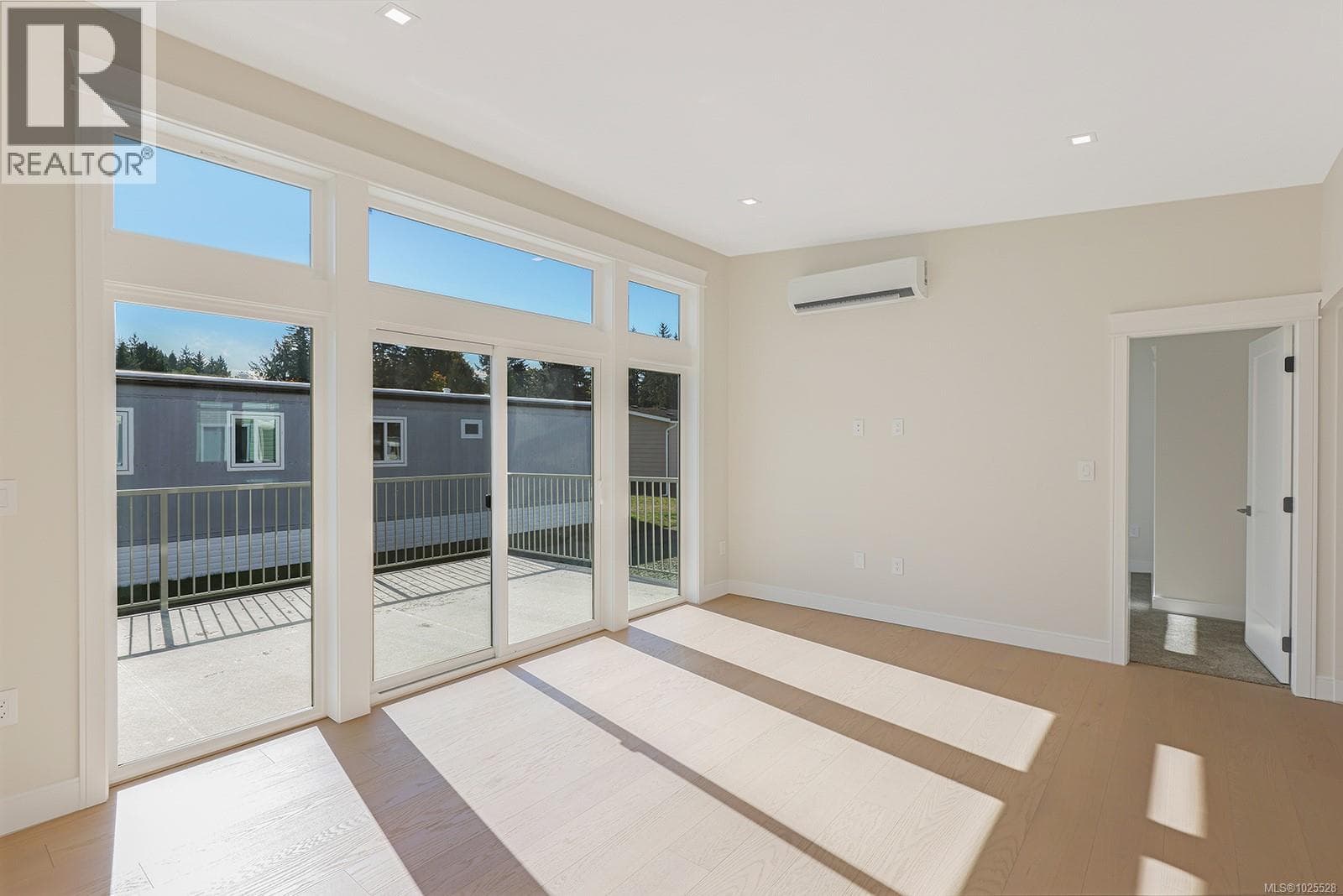 16 1240 Wilkinson Rd photo 5