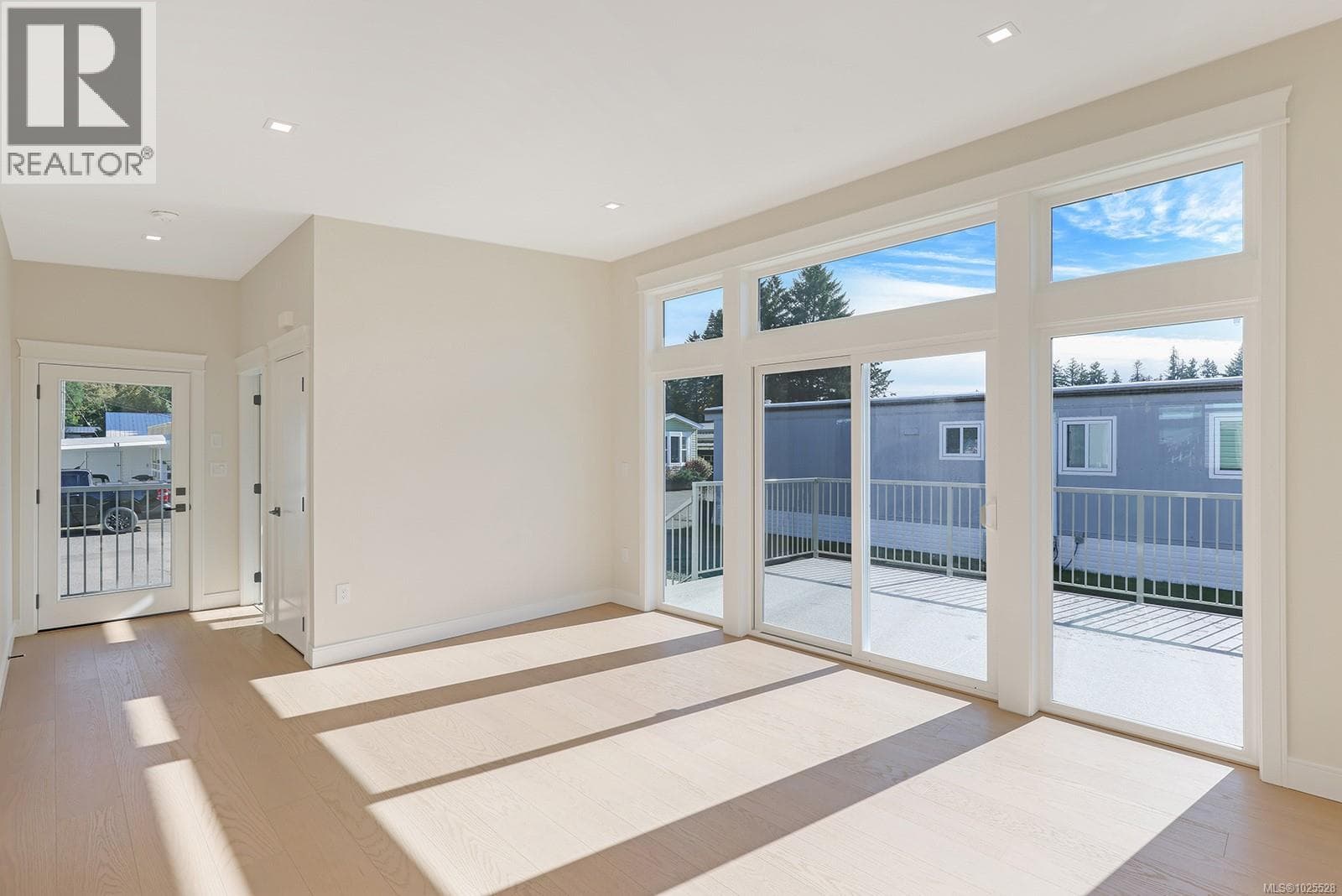 16 1240 Wilkinson Rd photo 4