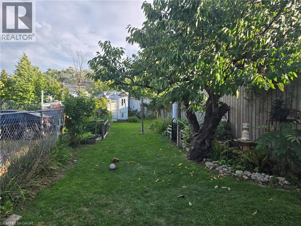 13 TALBOT Street E photo 5