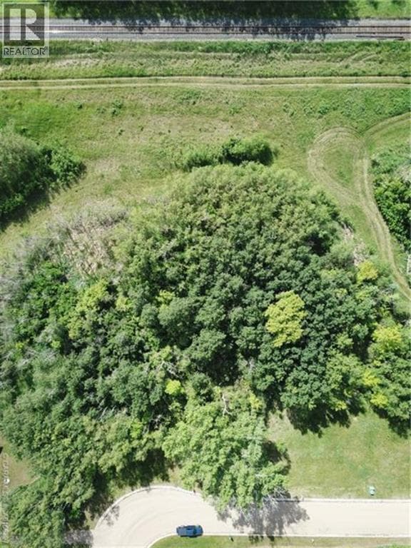 Lot 5 44 Avenue Close — photo 2