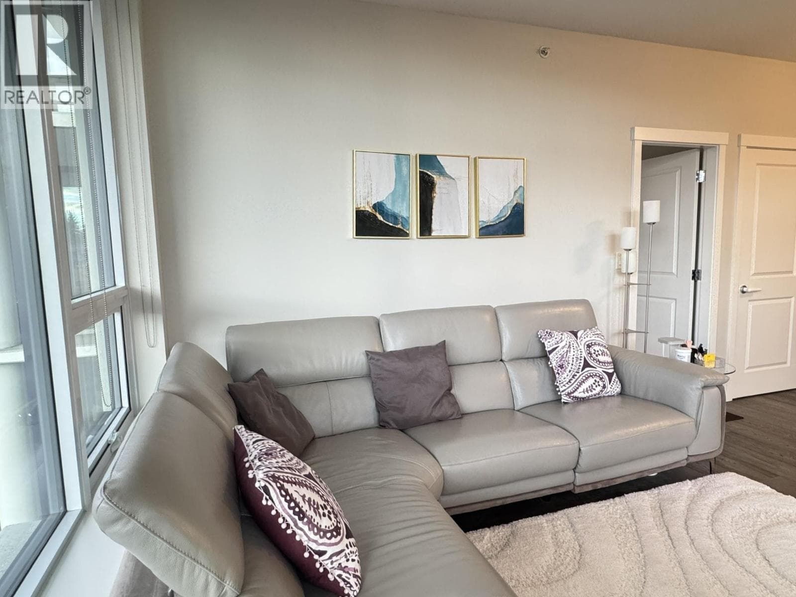 501 3487 BINNING ROAD photo 2