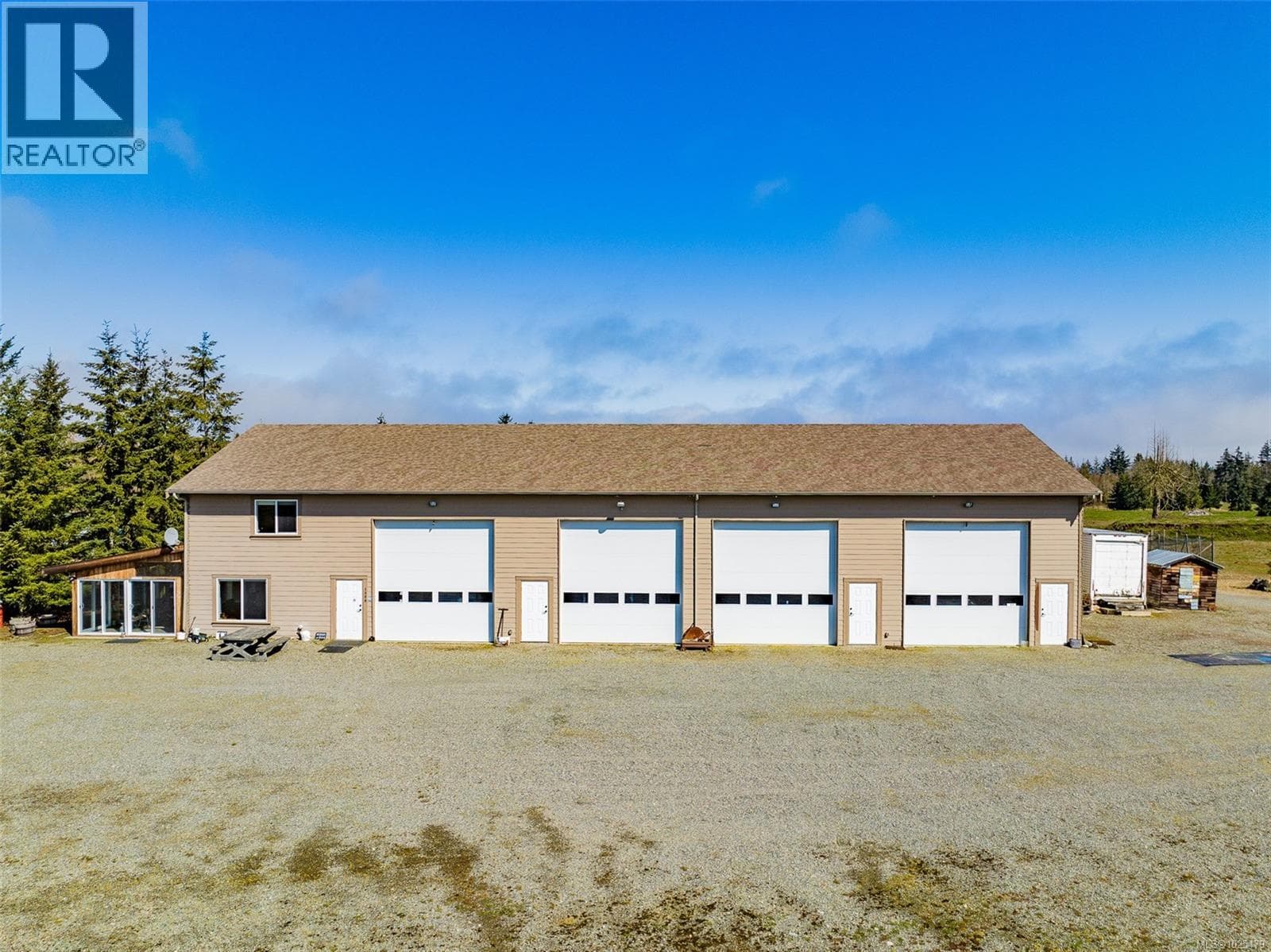 1355 Hodges Rd photo 2