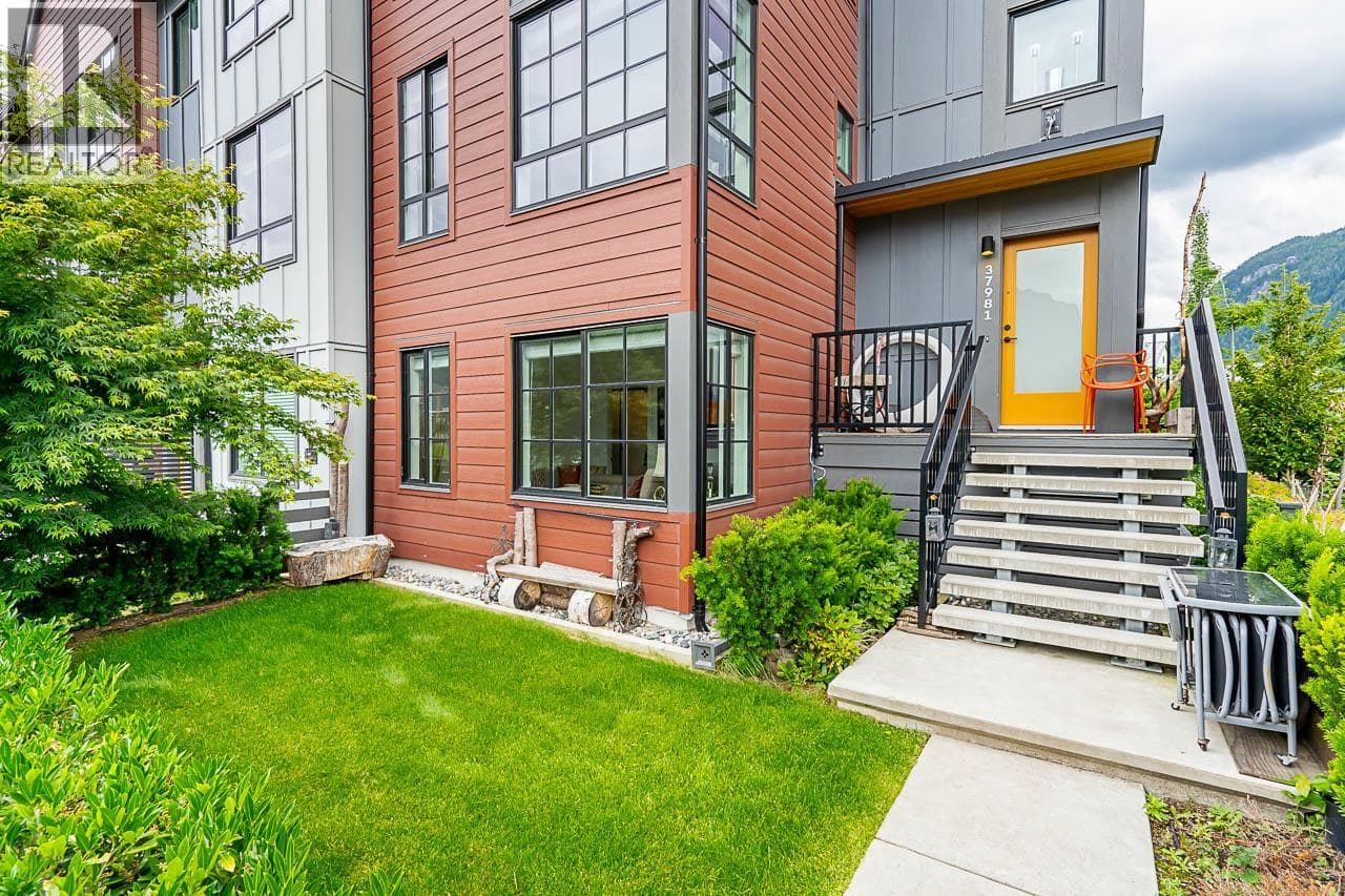 37981 HELM WAY photo 2