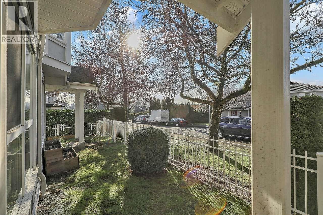 40 7370 STRIDE AVENUE photo 5