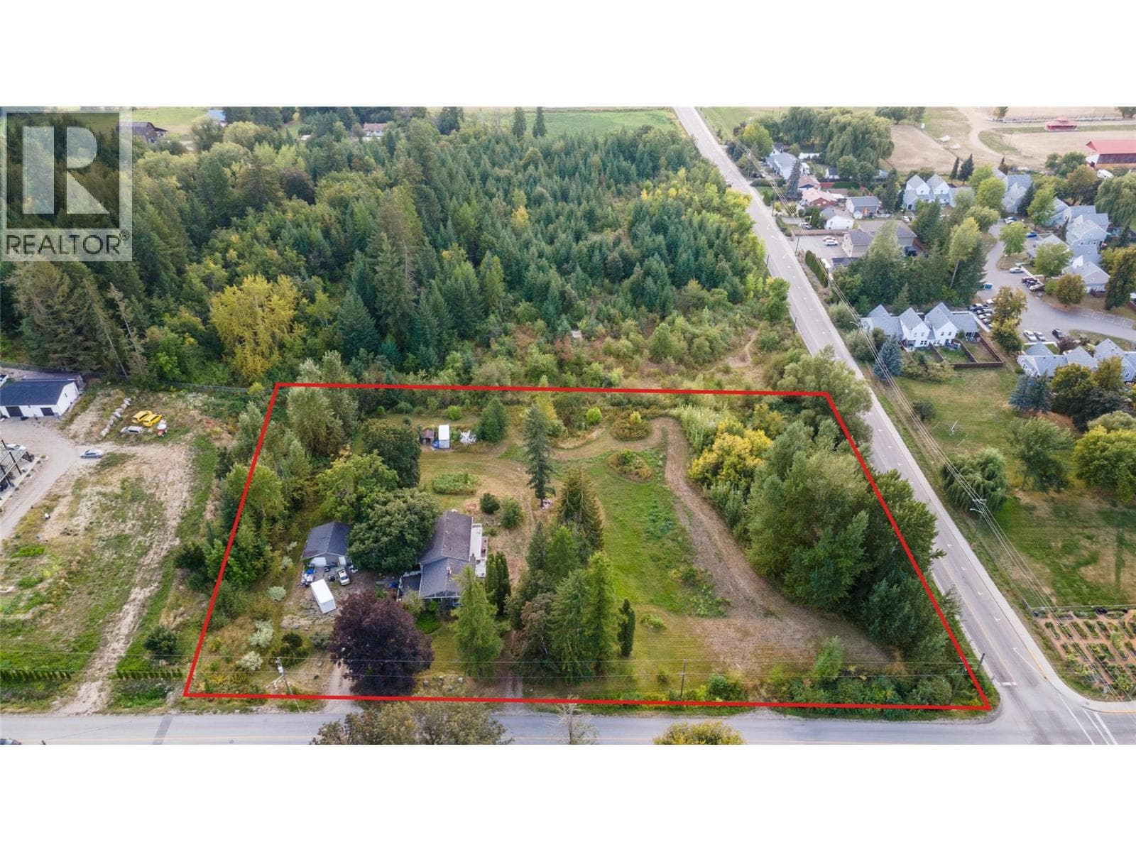 1121 Shuswap Street SW photo 2