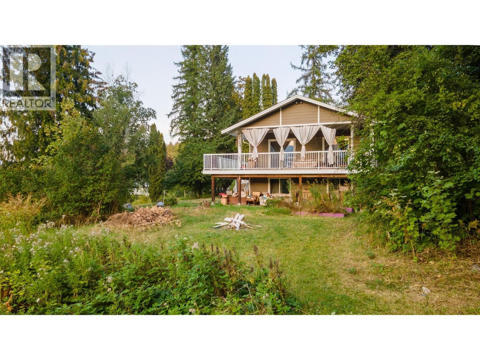 1121 Shuswap Street SW photo 5
