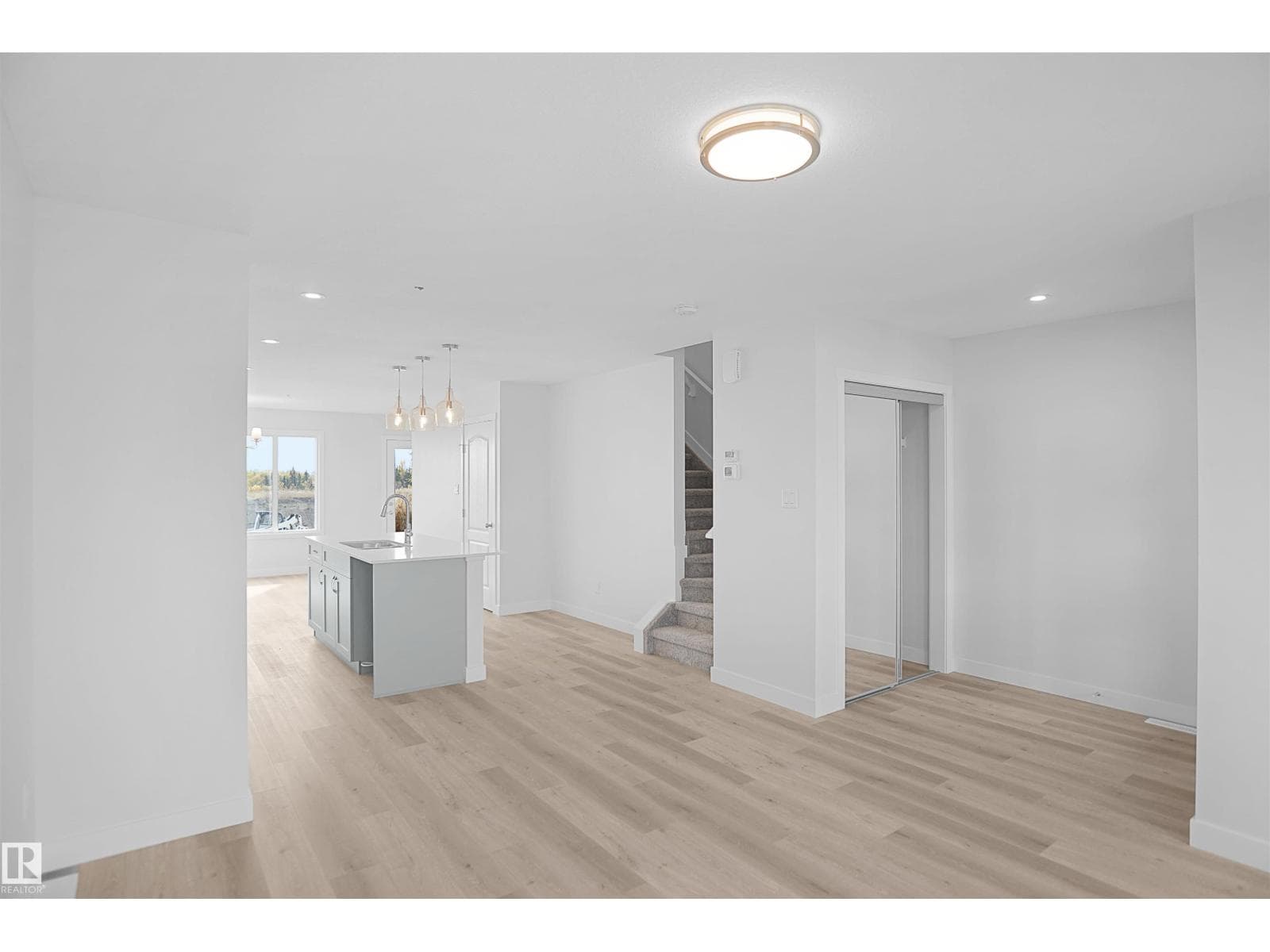 21035 25 AV NW photo 5