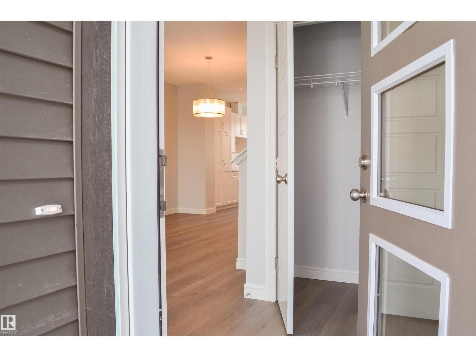 21031 25 AV NW photo 2