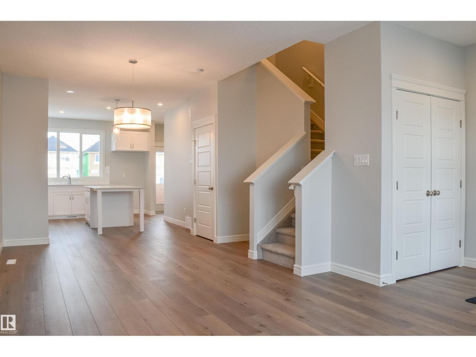 21031 25 AV NW photo 4