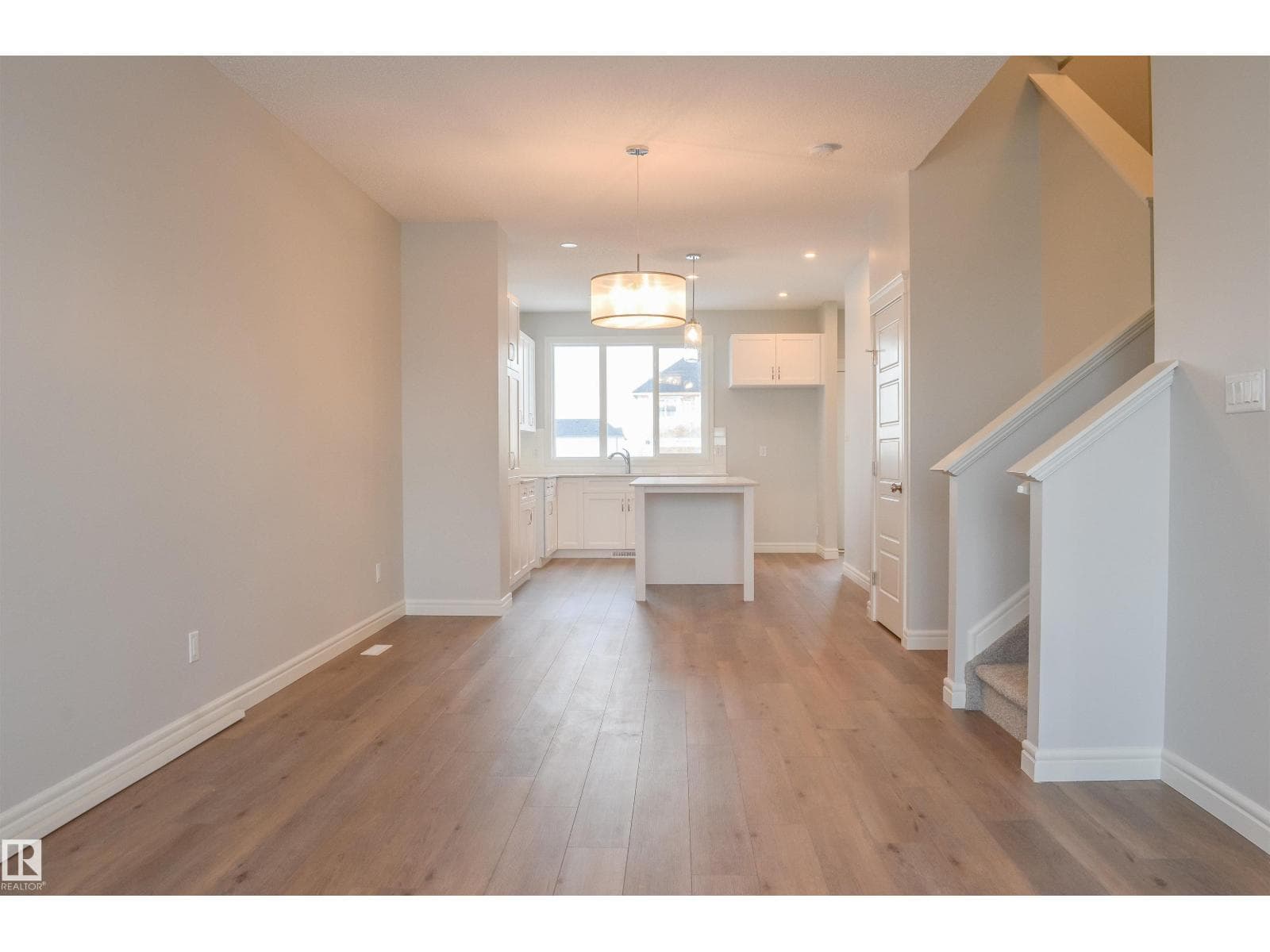 21031 25 AV NW photo 5