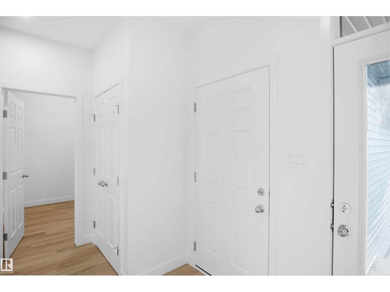 12127 34 AV SW photo 3