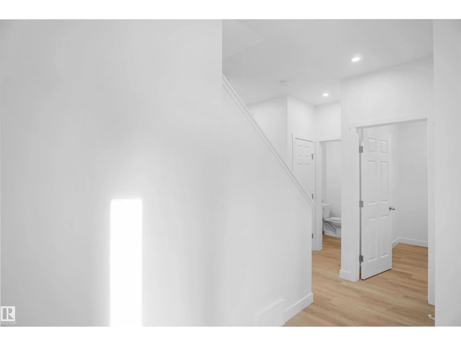 12127 34 AV SW photo 4