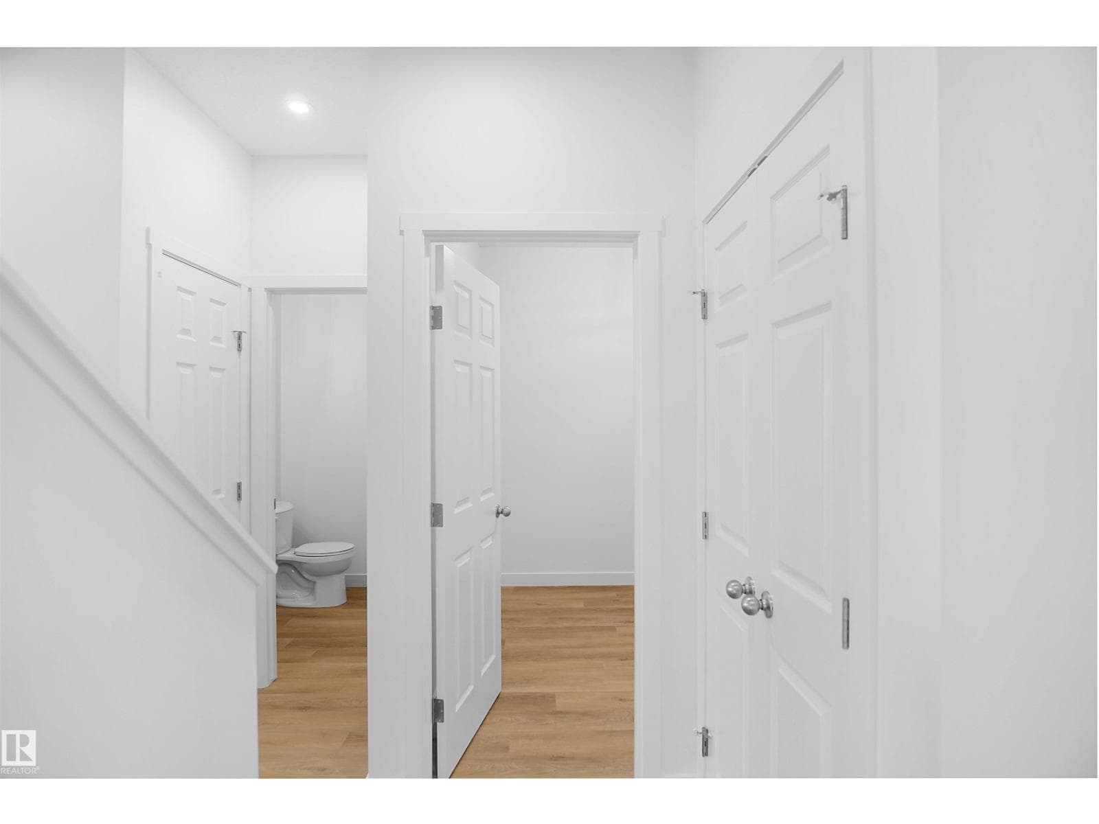 12127 34 AV SW photo 5