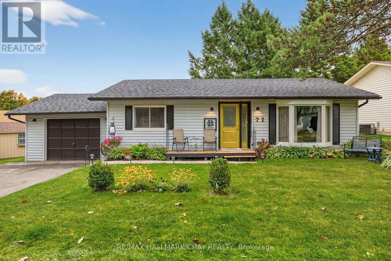 2 bed 2 bath single family at 72 TECUMSETH PINES DRIVE — $385,000