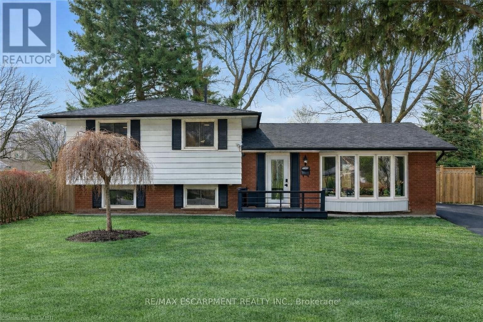 3 bed 2 bath single family at 160 COUNCIL CRESCENT — $849,900