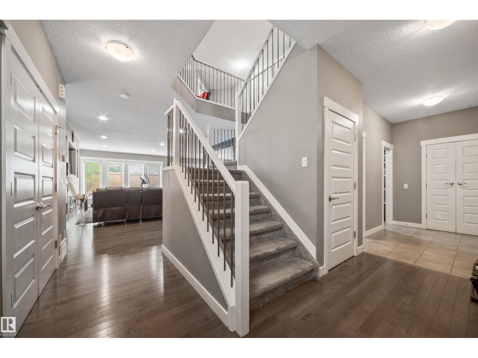 20641 97A AV NW photo 4