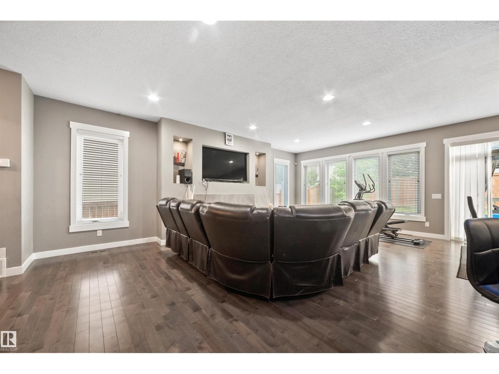 20641 97A AV NW photo 5