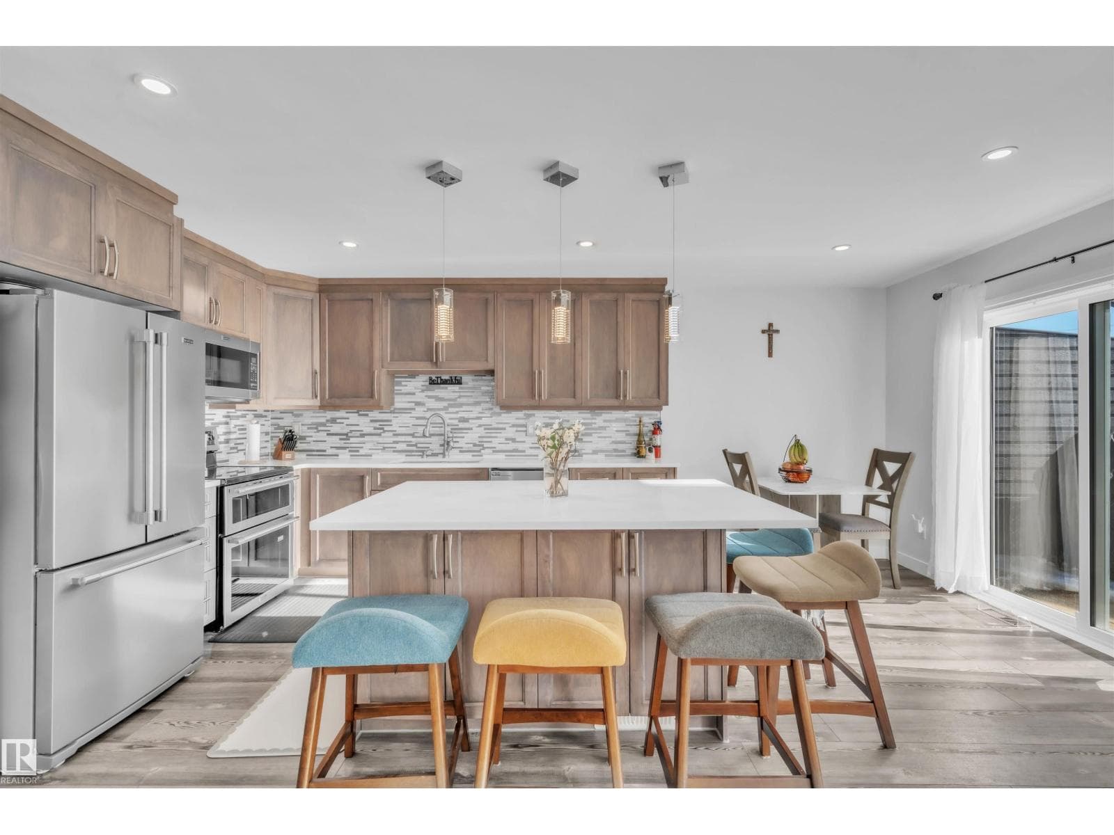4414 50 AV photo 2