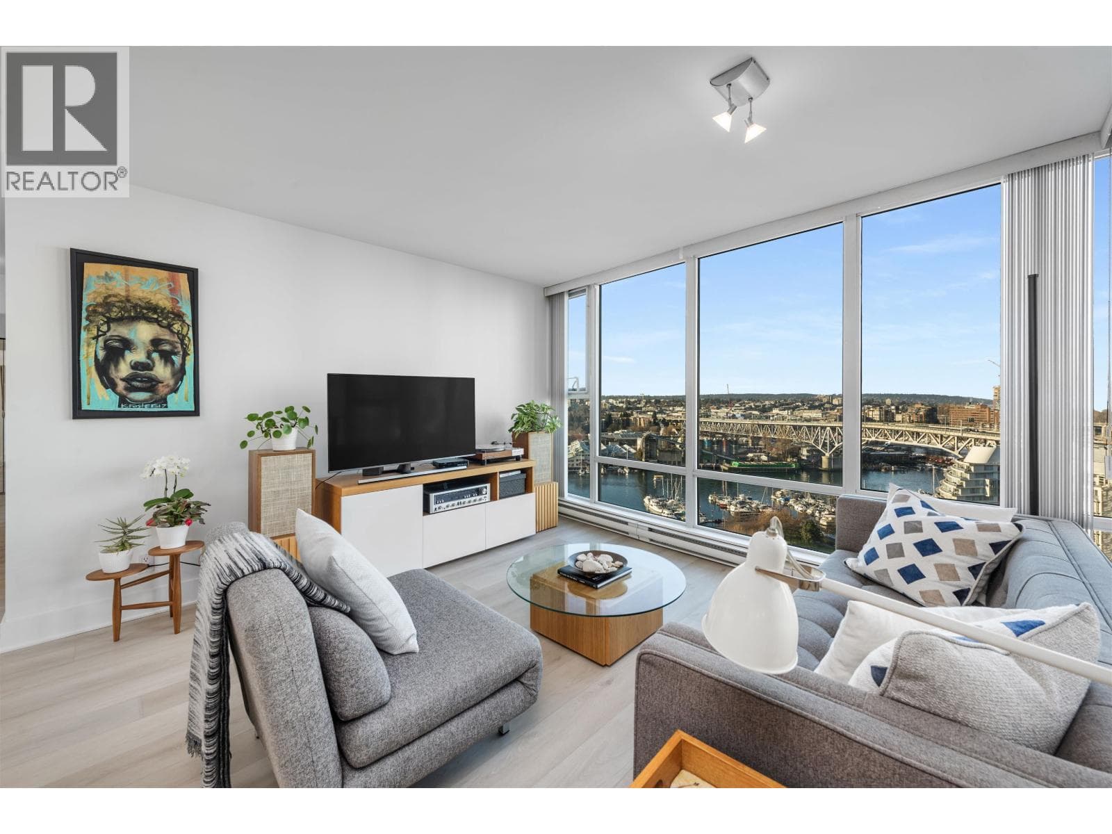 2105 455 BEACH CRESCENT photo 2