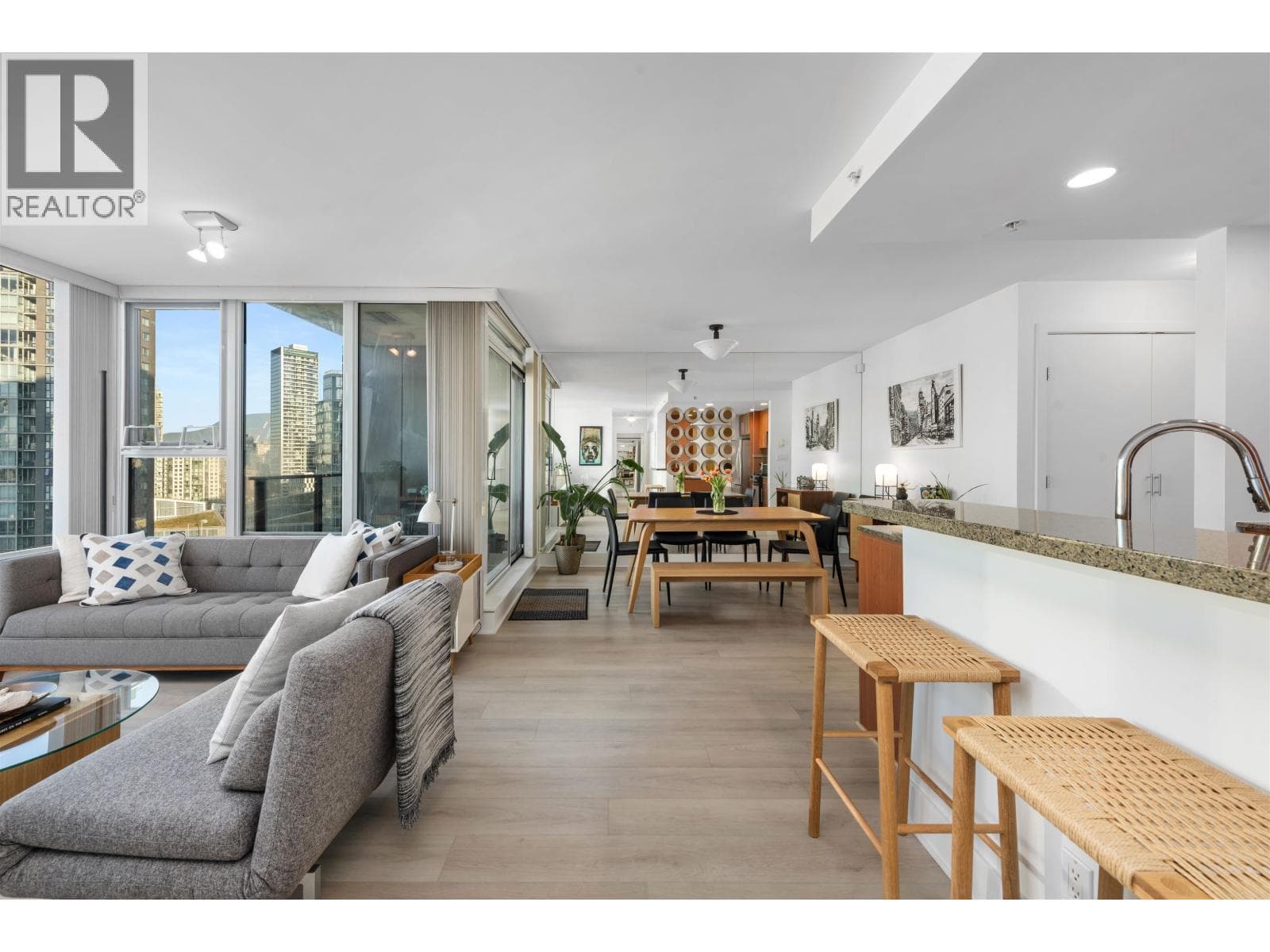 2105 455 BEACH CRESCENT photo 3