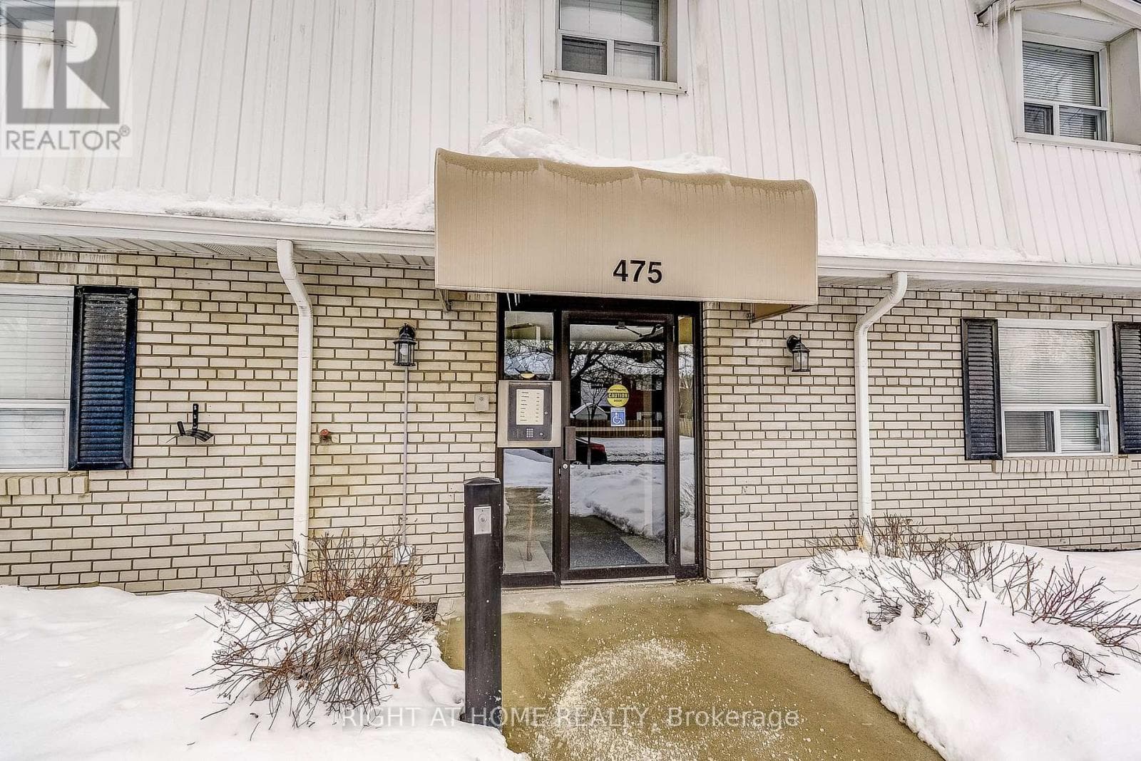 6 - 475 CLARIDGE ROAD photo 3