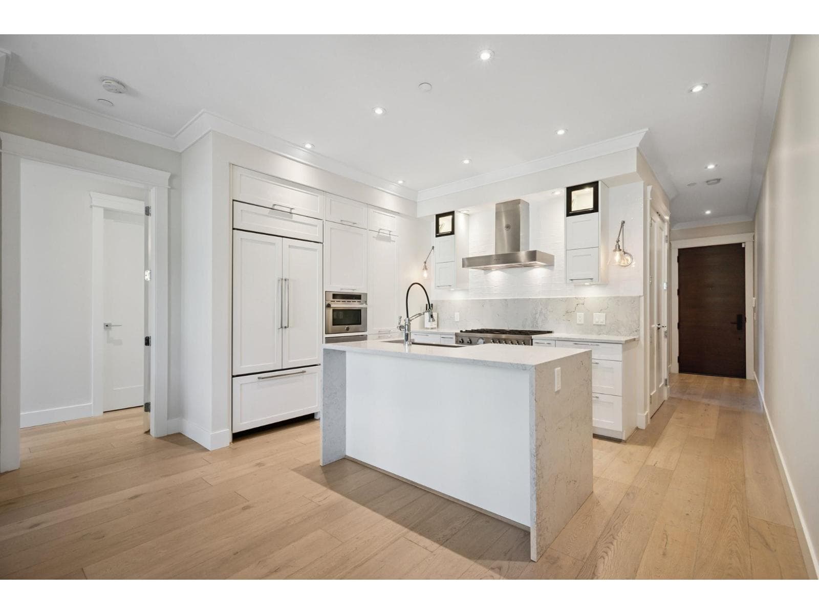 206 23189 FRANCIS AVENUE photo 4