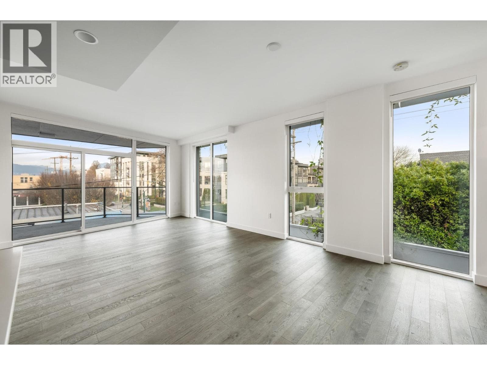 302 2888 ARBUTUS STREET photo 2