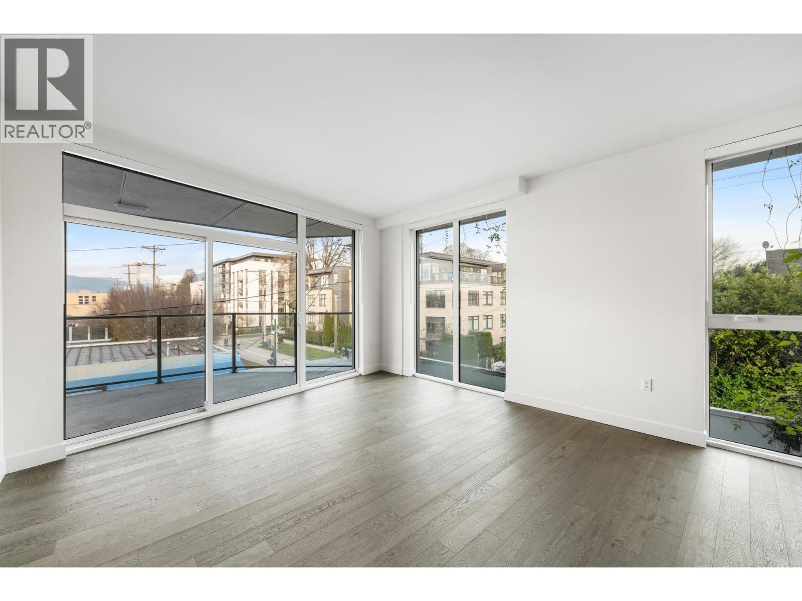 302 2888 ARBUTUS STREET photo 3