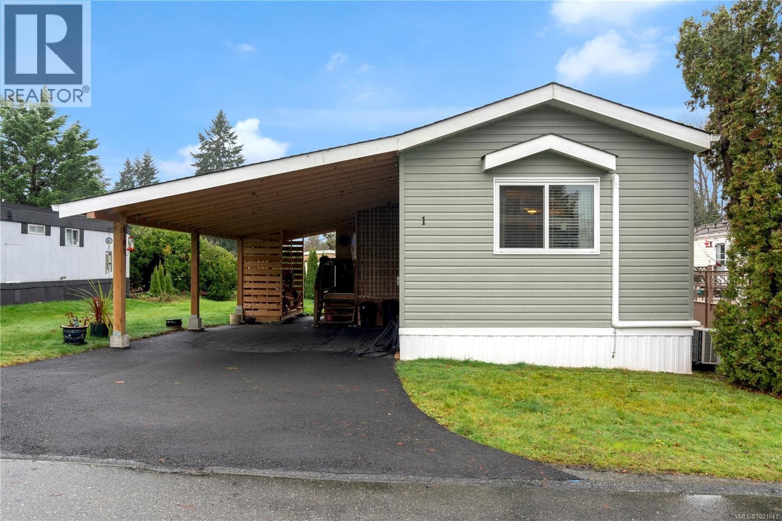 2 bed 1 bath single family at 1 Honey Dr — $298,996