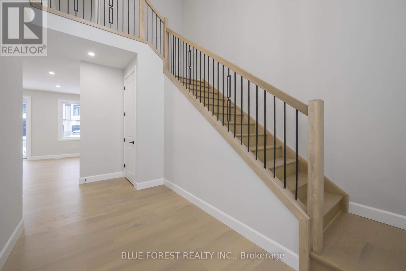 619 LIONS PARK DRIVE photo 4