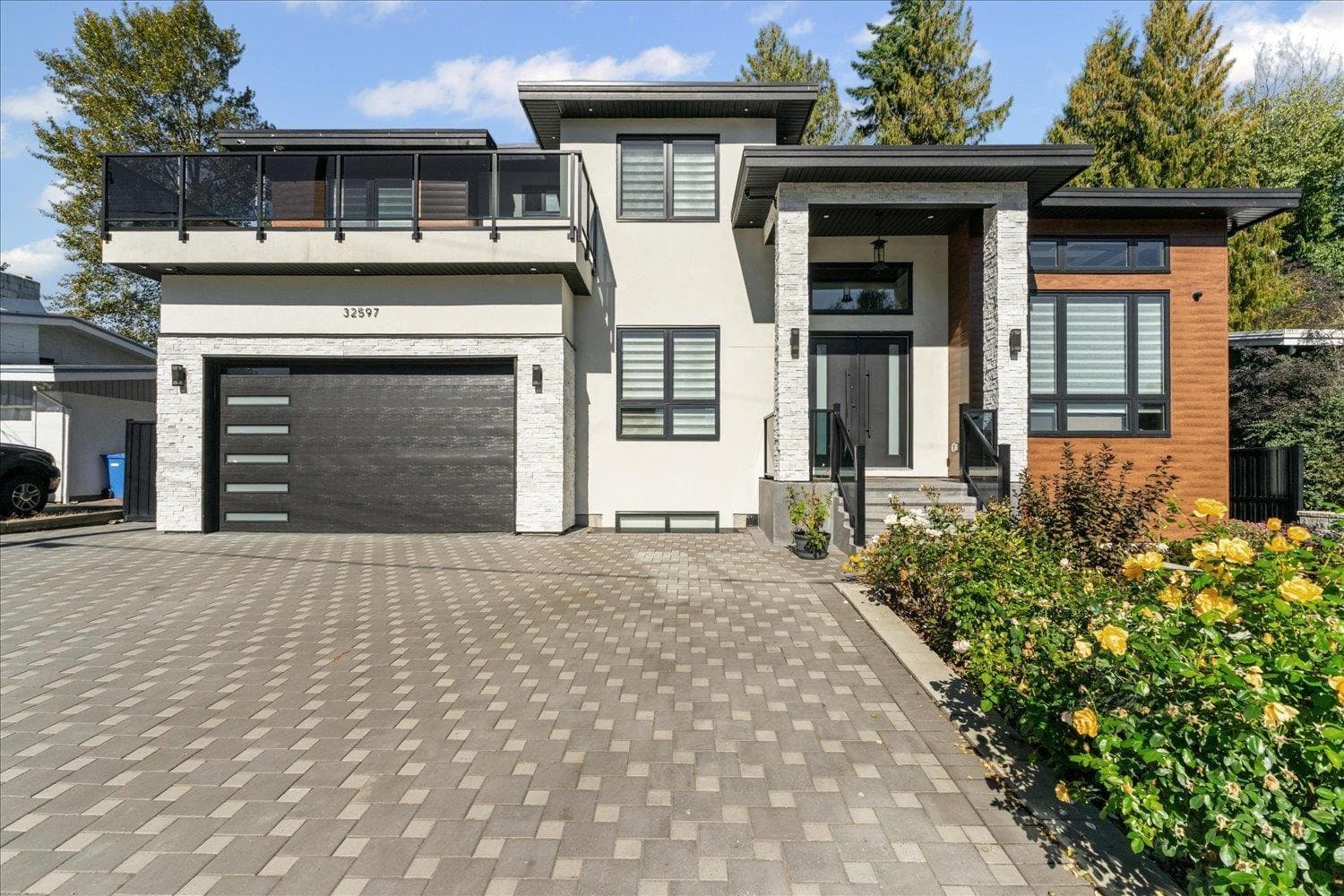 9 bed 9 bath single family at 32597 WILLINGDON CRESCENT — $2,159,900