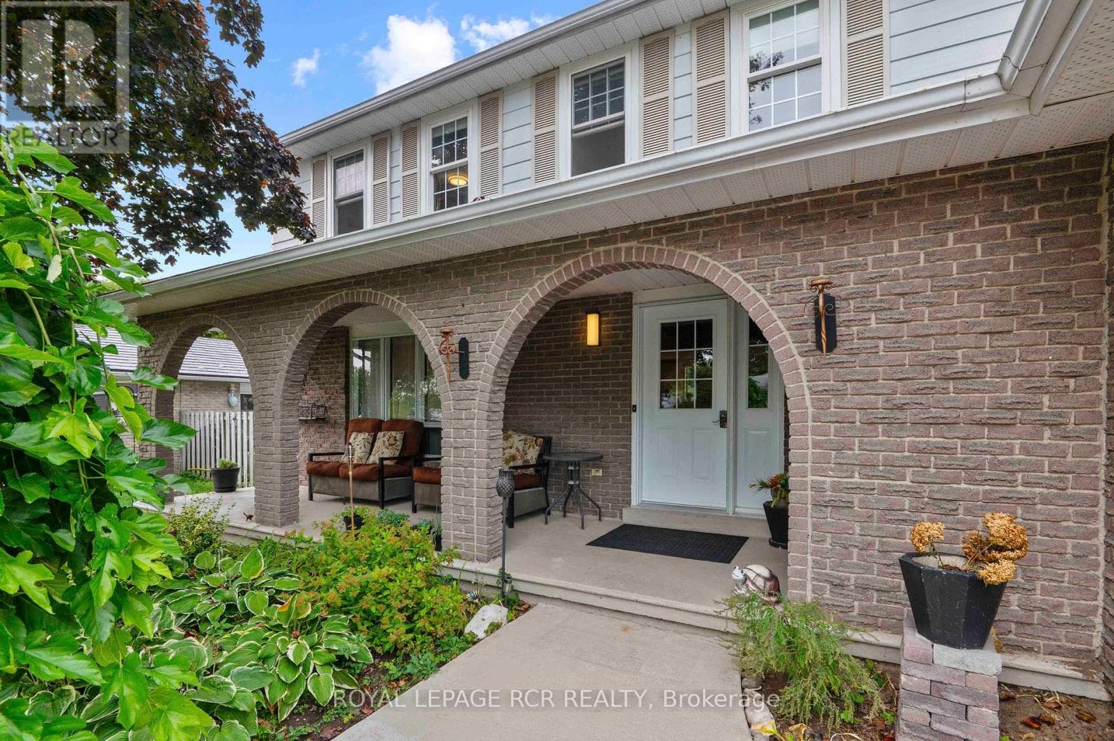18 SPRUYT AVENUE photo 2