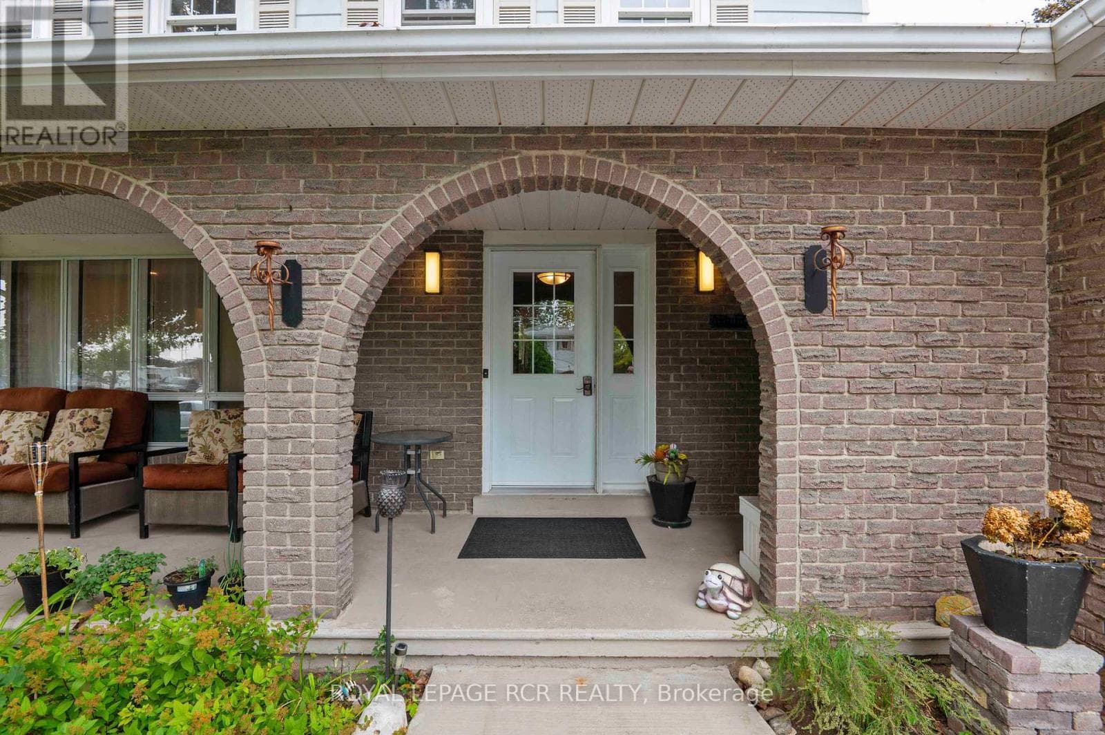 18 SPRUYT AVENUE photo 4
