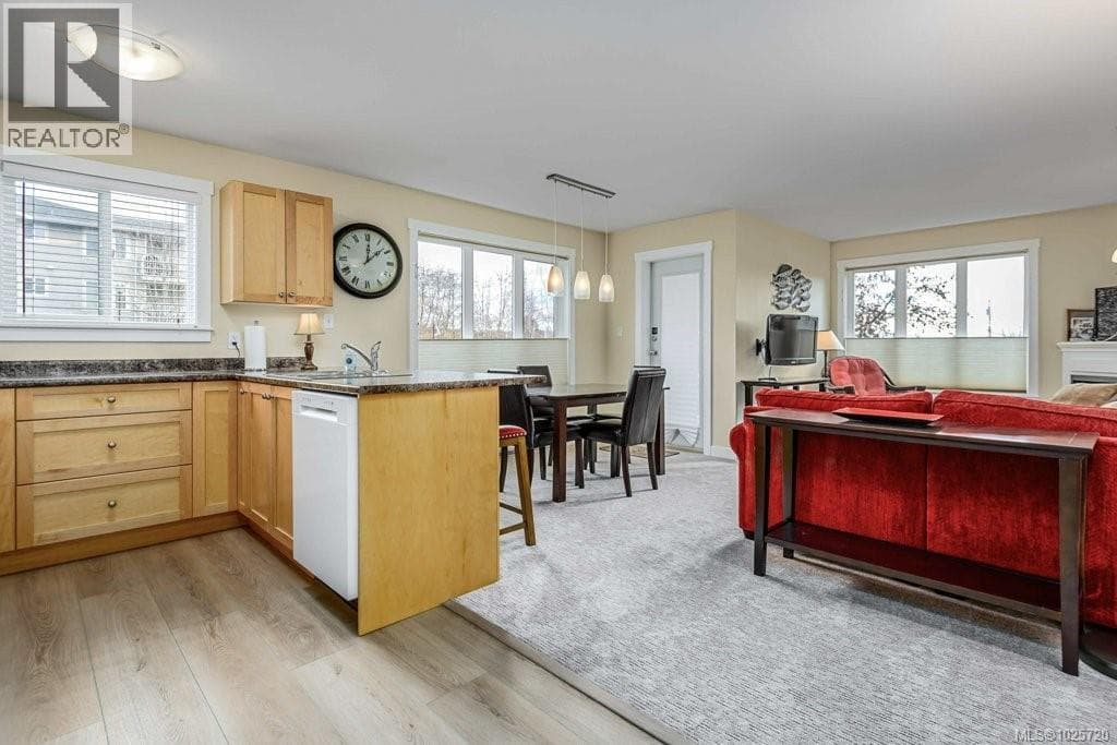 2 bed 2 bath single family at 15 119 20th St — $399,900