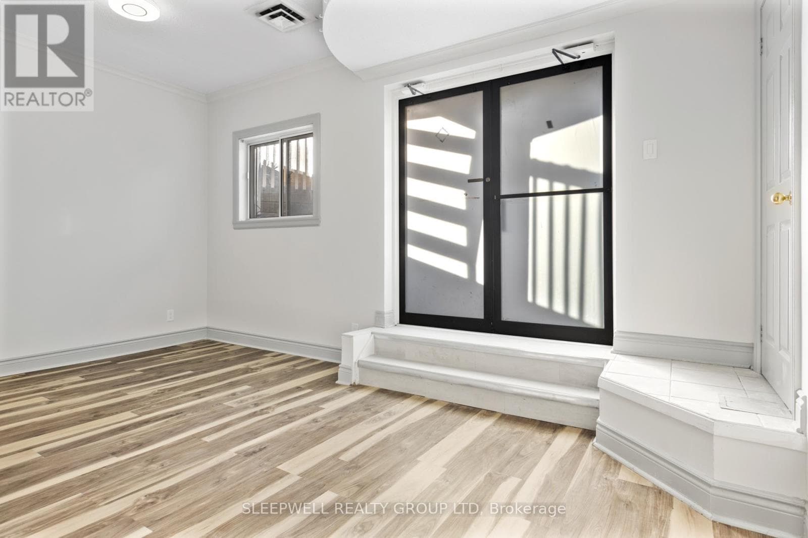 455-457 SOMERSET STREET W photo 4