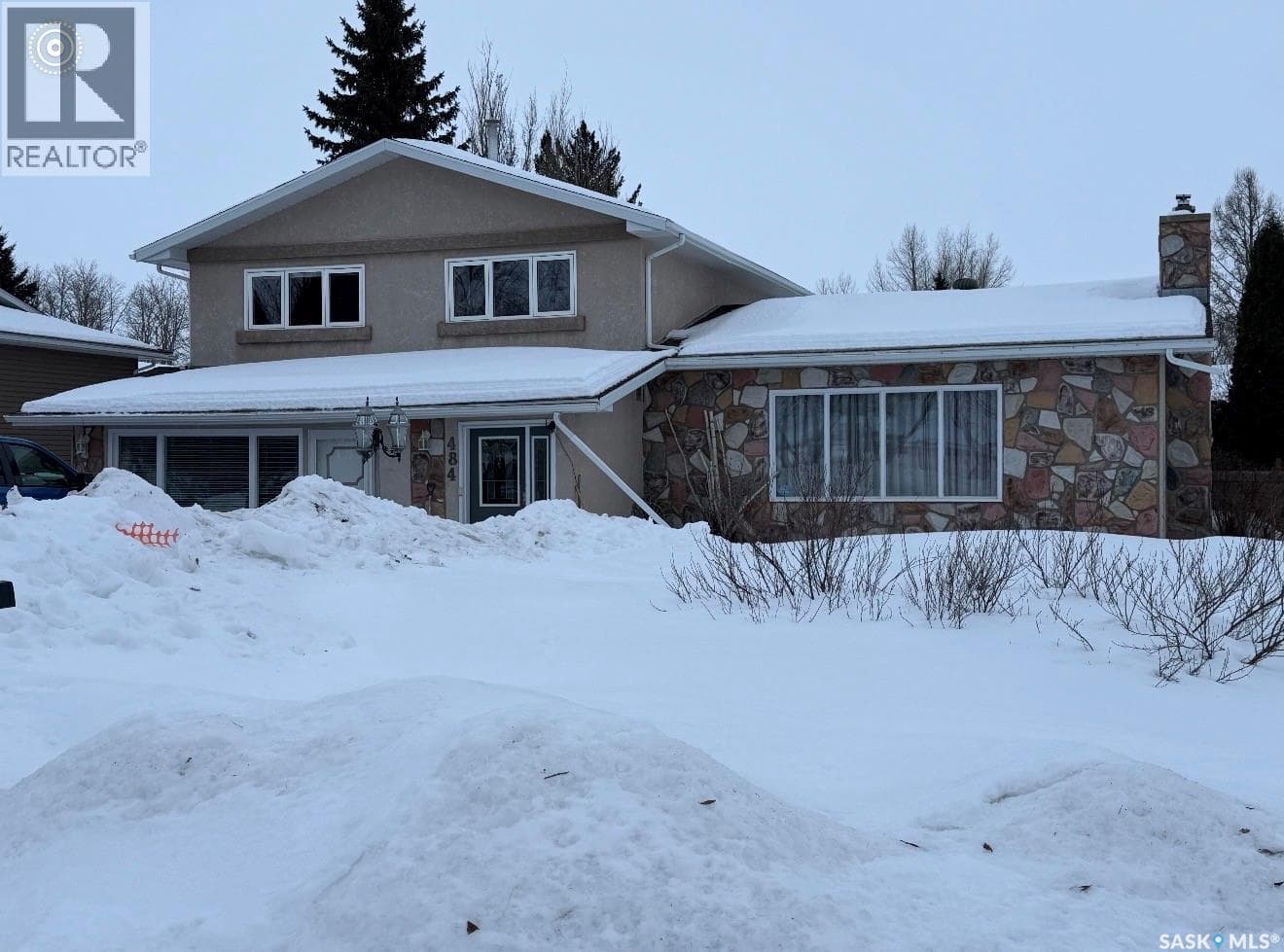 484 Stewart STREET — photo 2