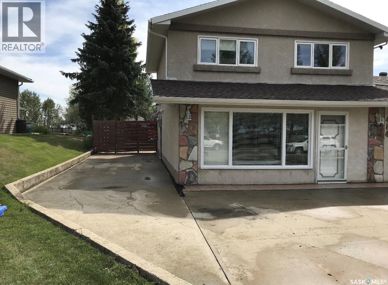 484 Stewart STREET — photo 3