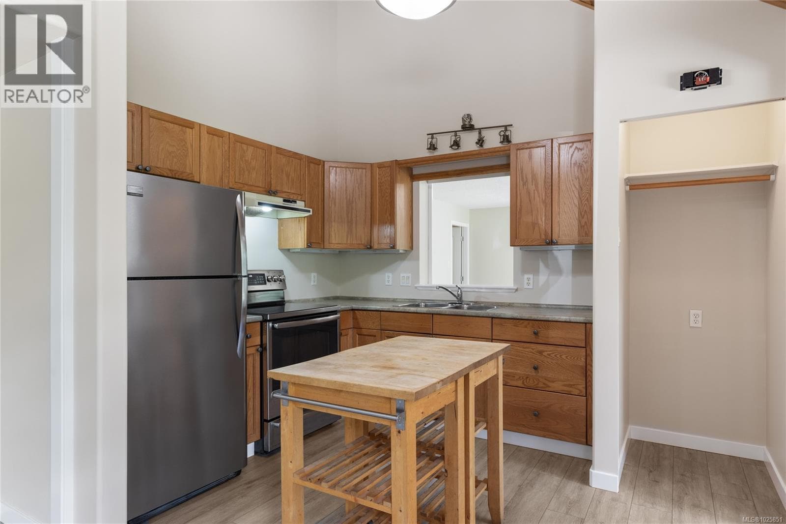 1785 Dunwurkin Way photo 3