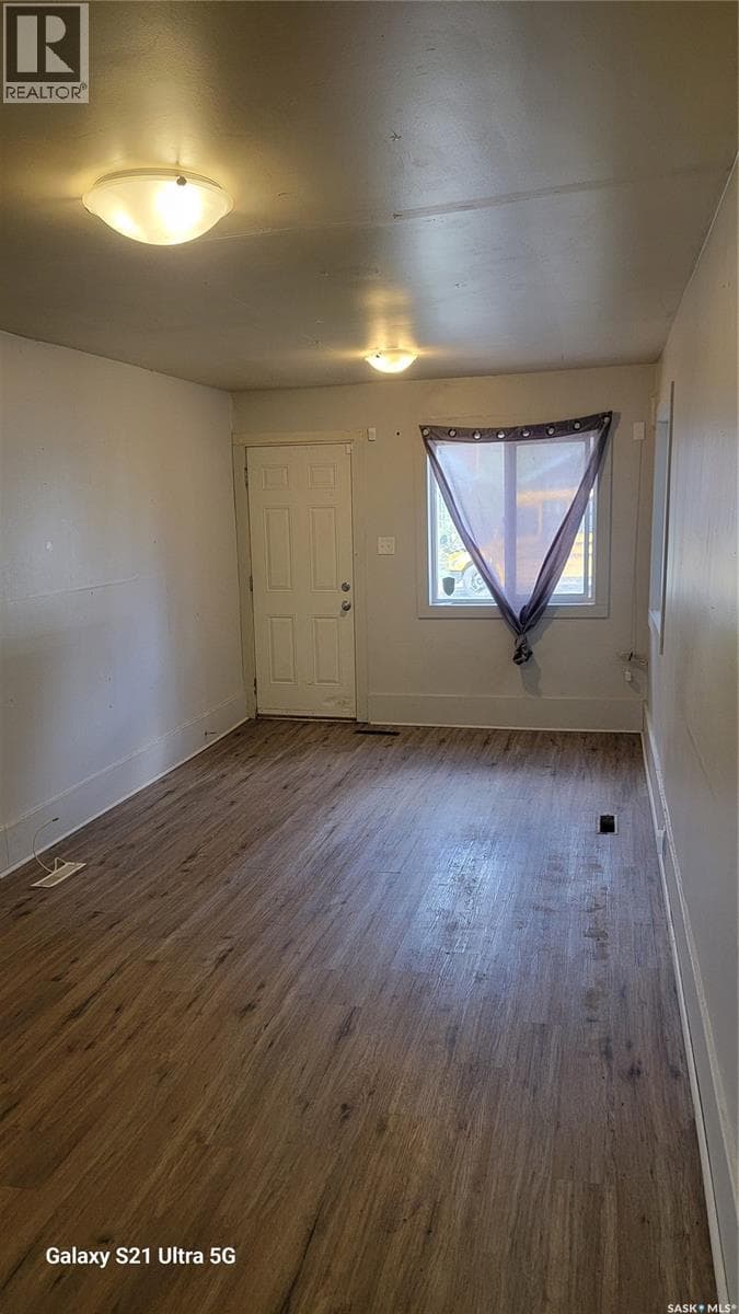 1154 Athol STREET photo 3
