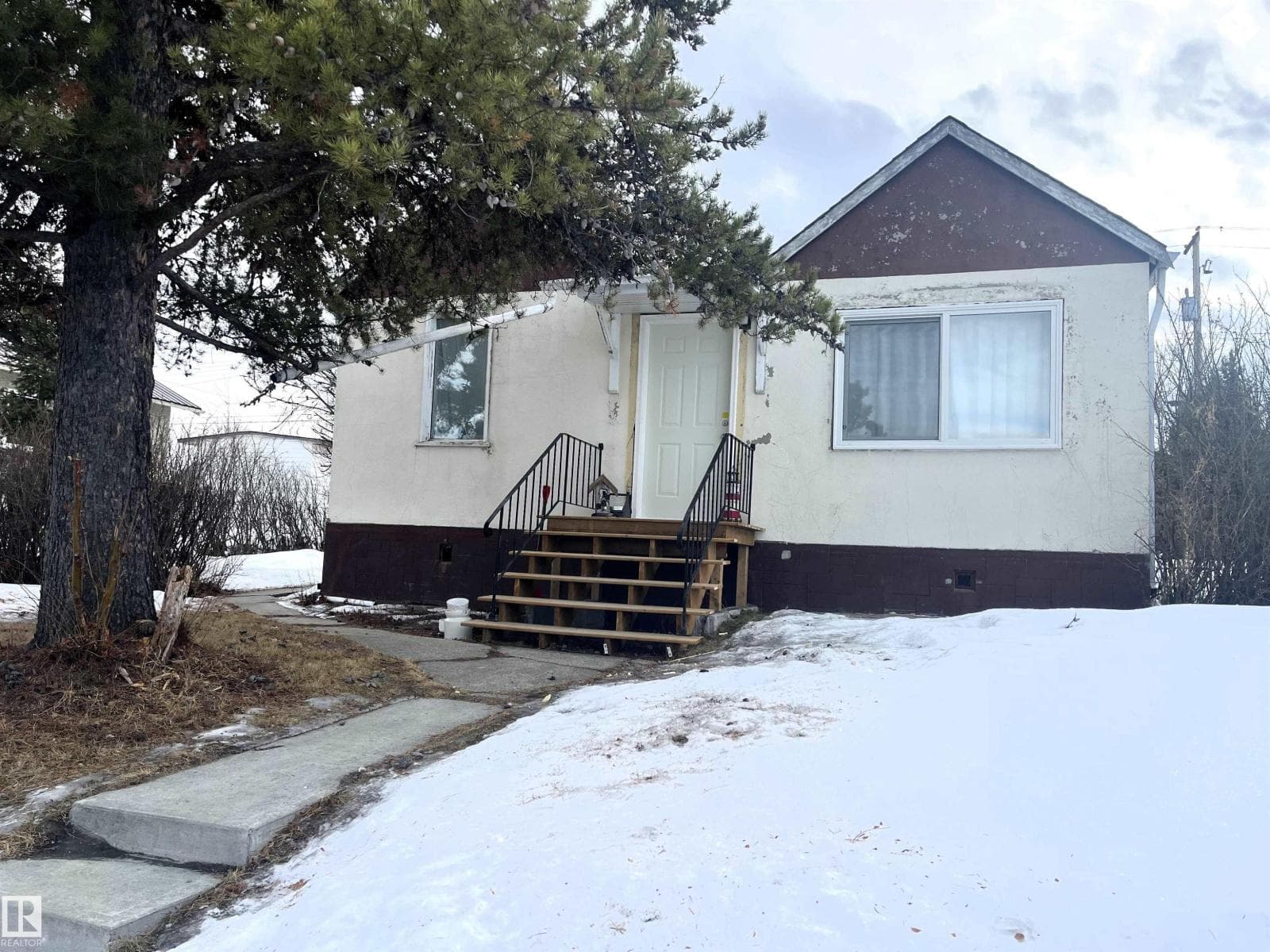4811 48 Ave