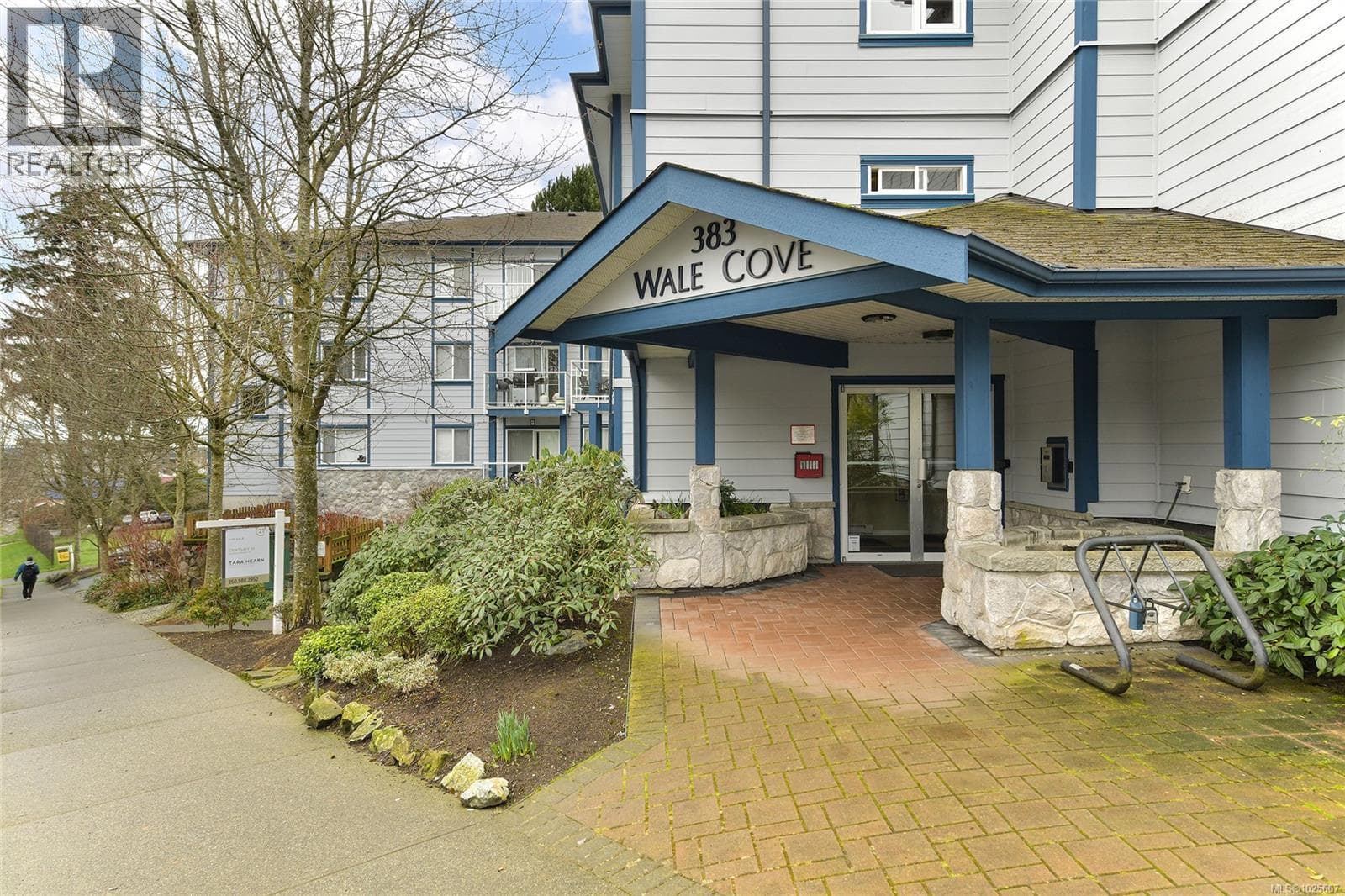 2 bed 1 bath single family at 200 383 Wale Rd — $439,000